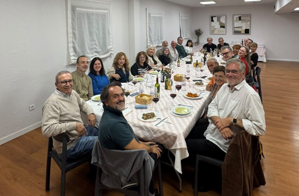 Cena de coralistas en Guadalajara, la víspera de la boda de Lupiana.